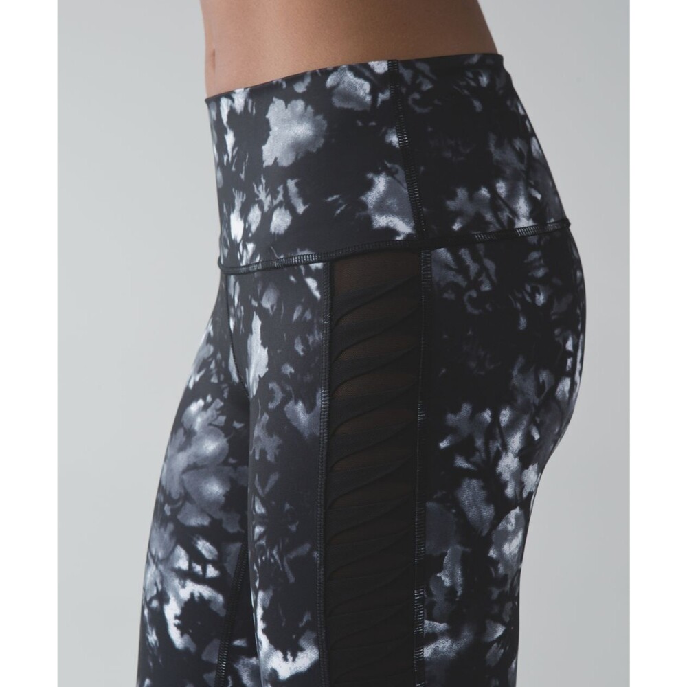 Lululemon Sunshine Salutation Pull On Crops Black Floral Leggings Sz 2 Mesh
